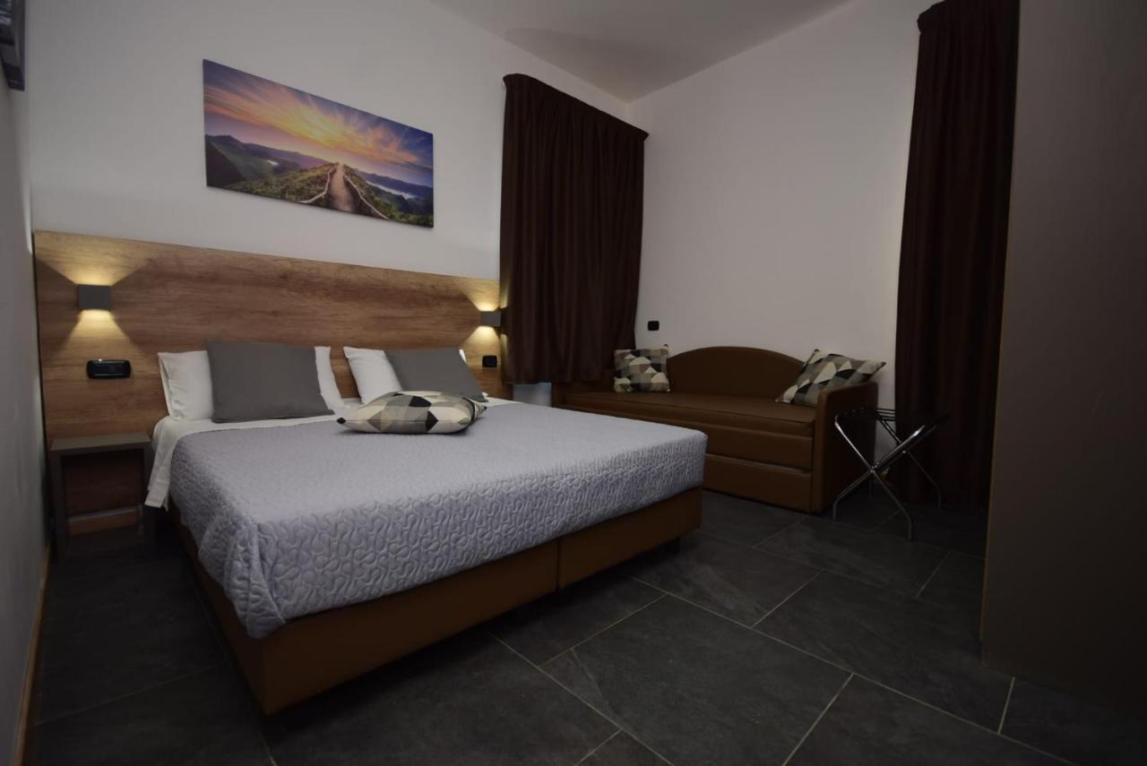 Hotel Crisvan Rimini Buitenkant foto