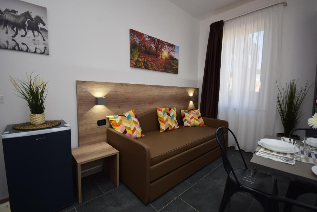 Hotel Crisvan Rimini Buitenkant foto