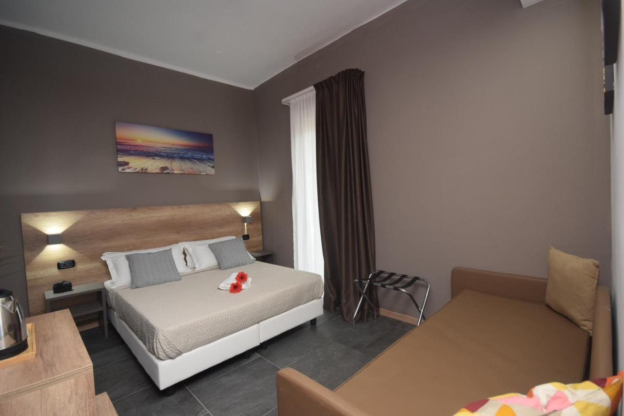 Hotel Crisvan Rimini Buitenkant foto