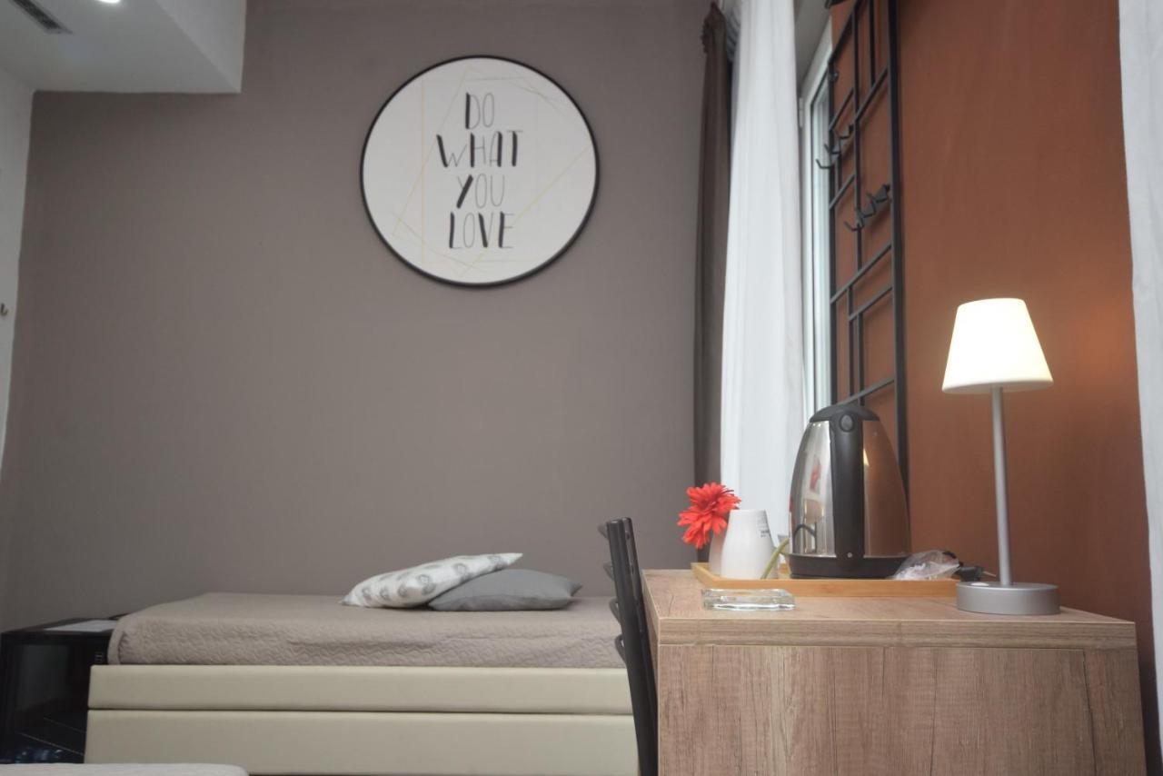 Hotel Crisvan Rimini Buitenkant foto