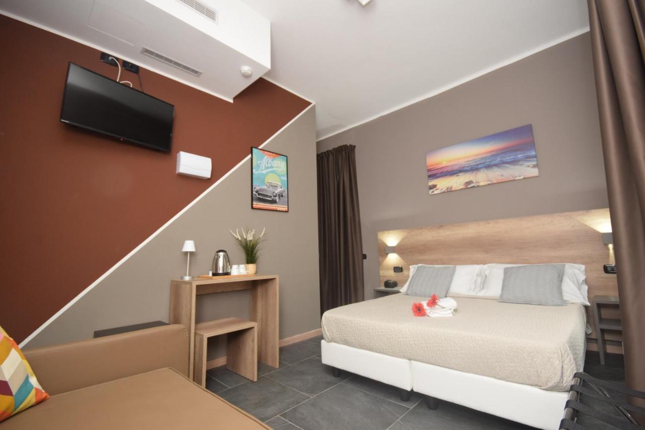 Hotel Crisvan Rimini Buitenkant foto