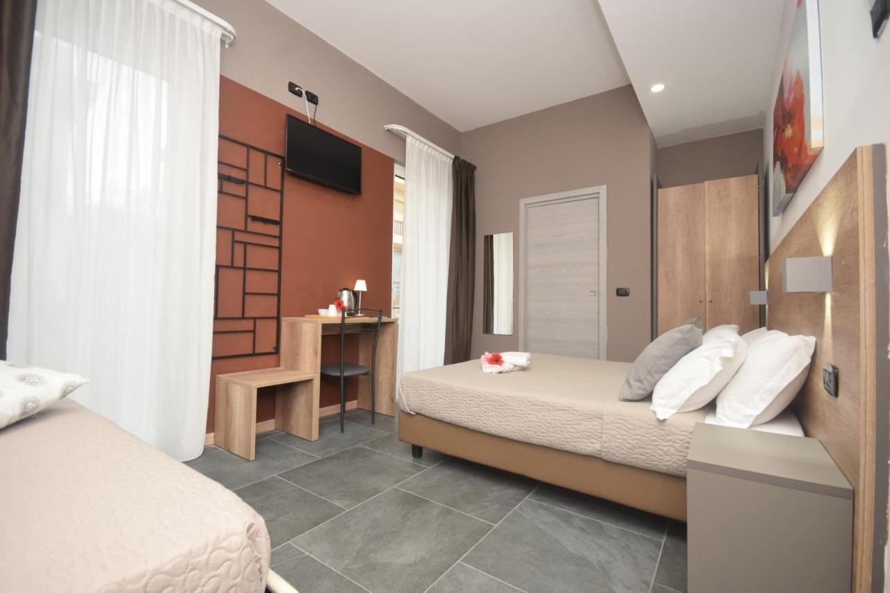 Hotel Crisvan Rimini Buitenkant foto