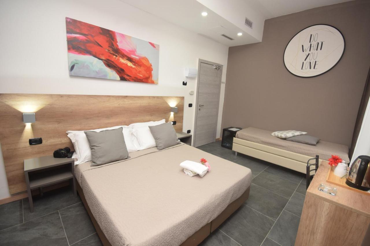 Hotel Crisvan Rimini Buitenkant foto