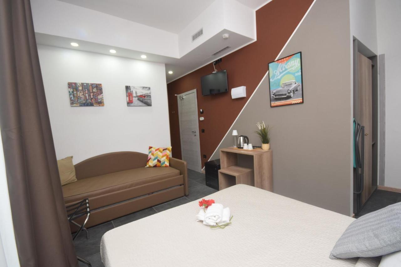 Hotel Crisvan Rimini Buitenkant foto