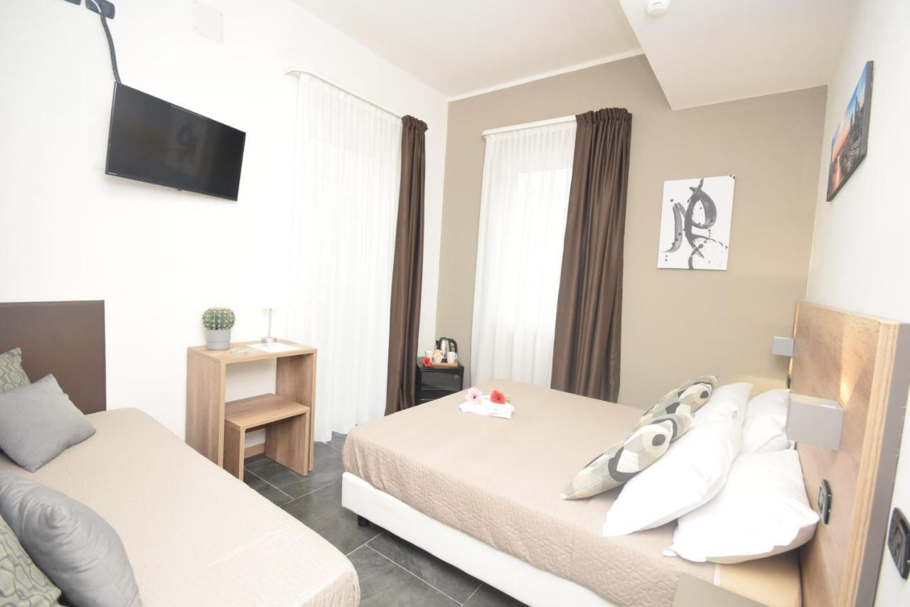 Hotel Crisvan Rimini Buitenkant foto