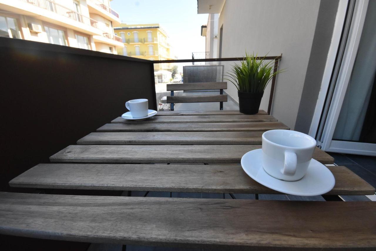 Hotel Crisvan Rimini Buitenkant foto