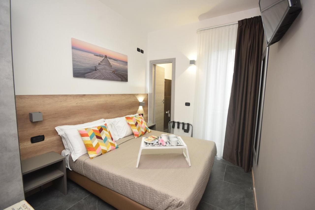 Hotel Crisvan Rimini Buitenkant foto